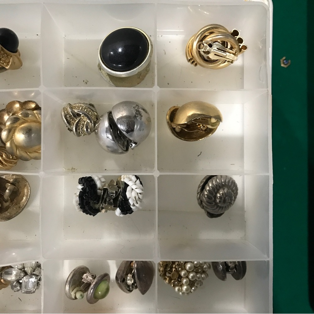 Lot of 24 vintage clip on earrings - Picture 4 of 5